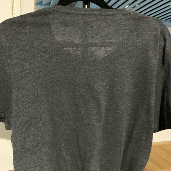 Old navy Tshirt vneck small - Picture 2 of 3